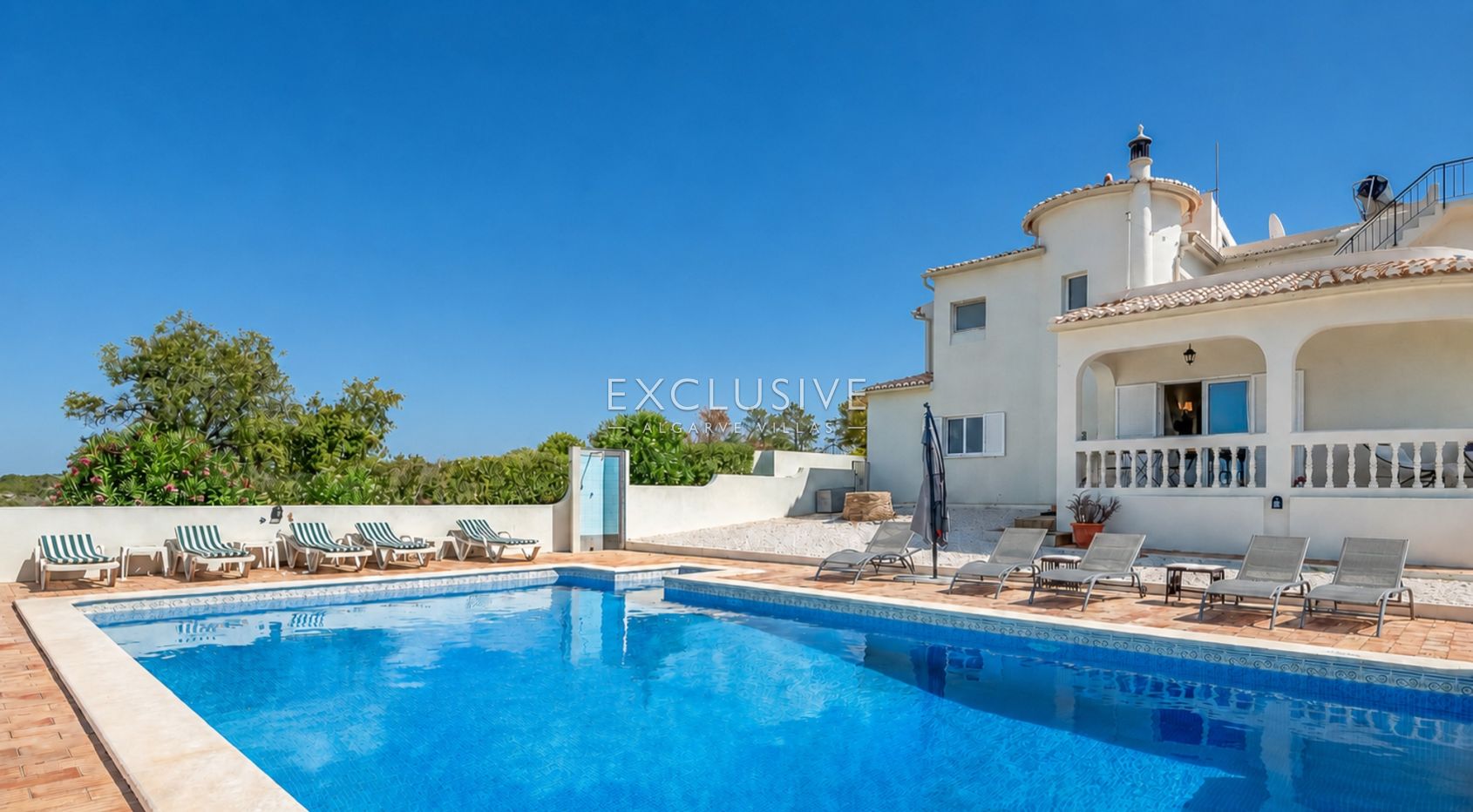 Exclusive 4+1 bedroom Villa with heated pool on 7910m2 plot in Porches, Algarve
