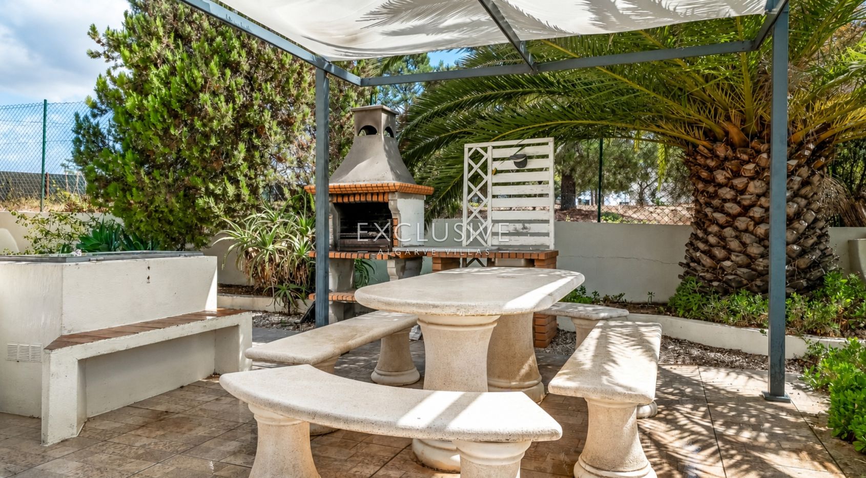Exclusive 4+1 bedroom Villa with heated pool on 7910m2 plot in Porches, Algarve