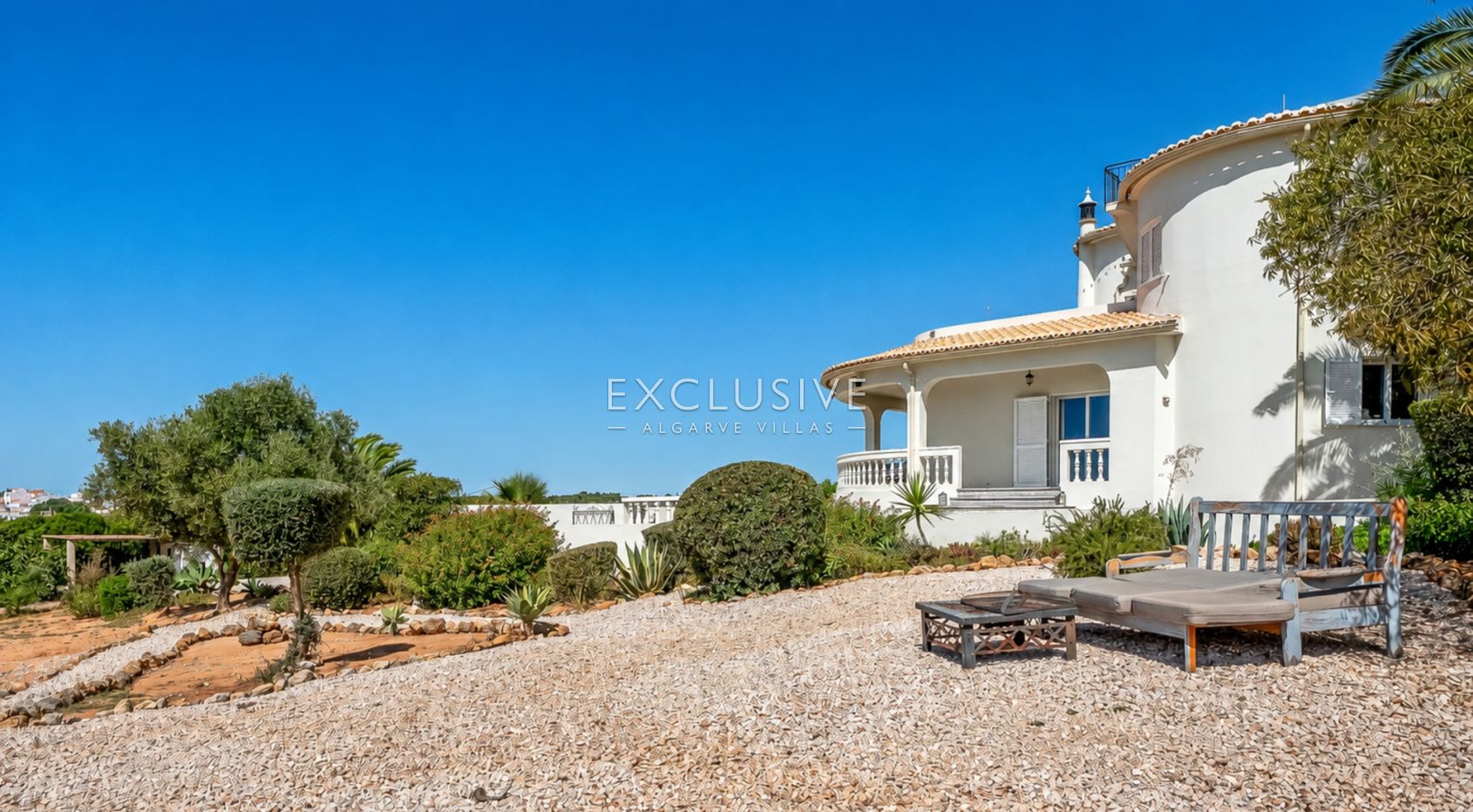 Exclusive 4+1 bedroom Villa with heated pool on 7910m2 plot in Porches, Algarve