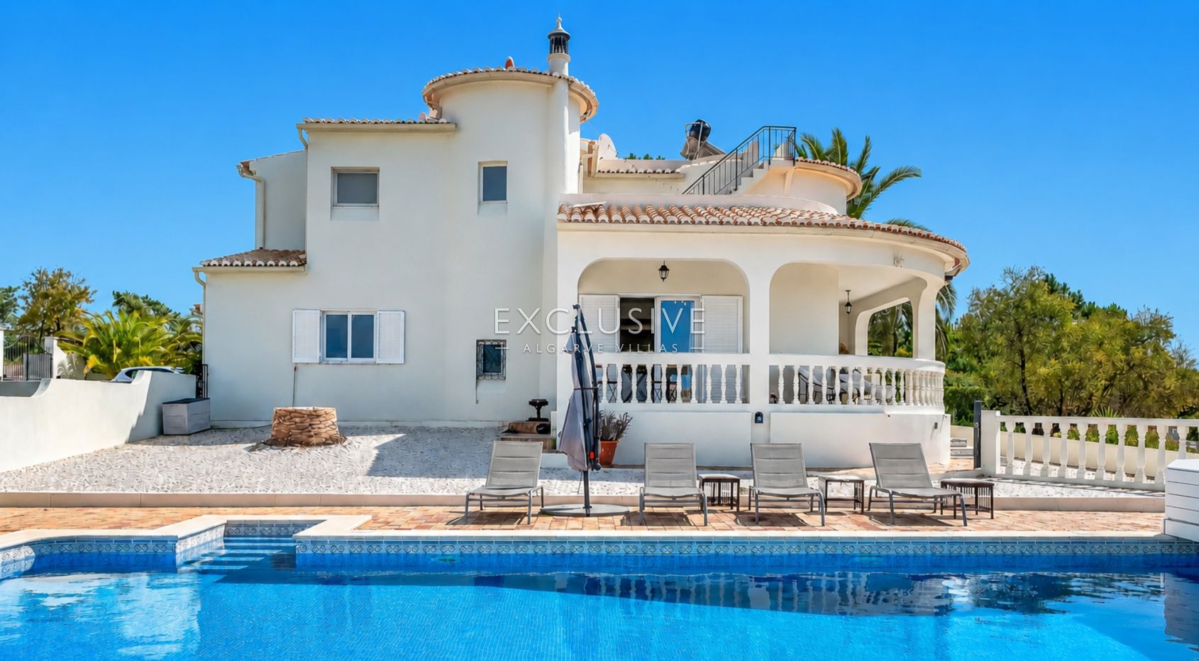 Exclusive 4+1 bedroom Villa with heated pool on 7910m2 plot in Porches, Algarve