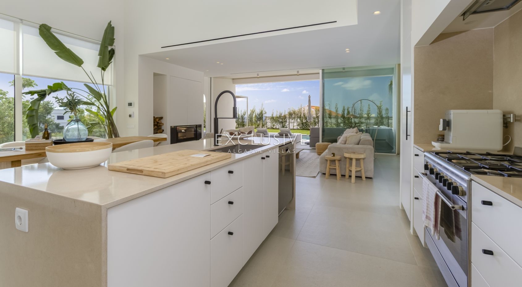 Discover a Stunning New 3-Bedroom Villa in Santa Bárbara de Nexe, Algarve