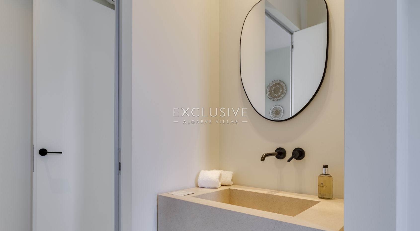 Discover a Stunning New 3-Bedroom Villa in Santa Bárbara de Nexe, Algarve