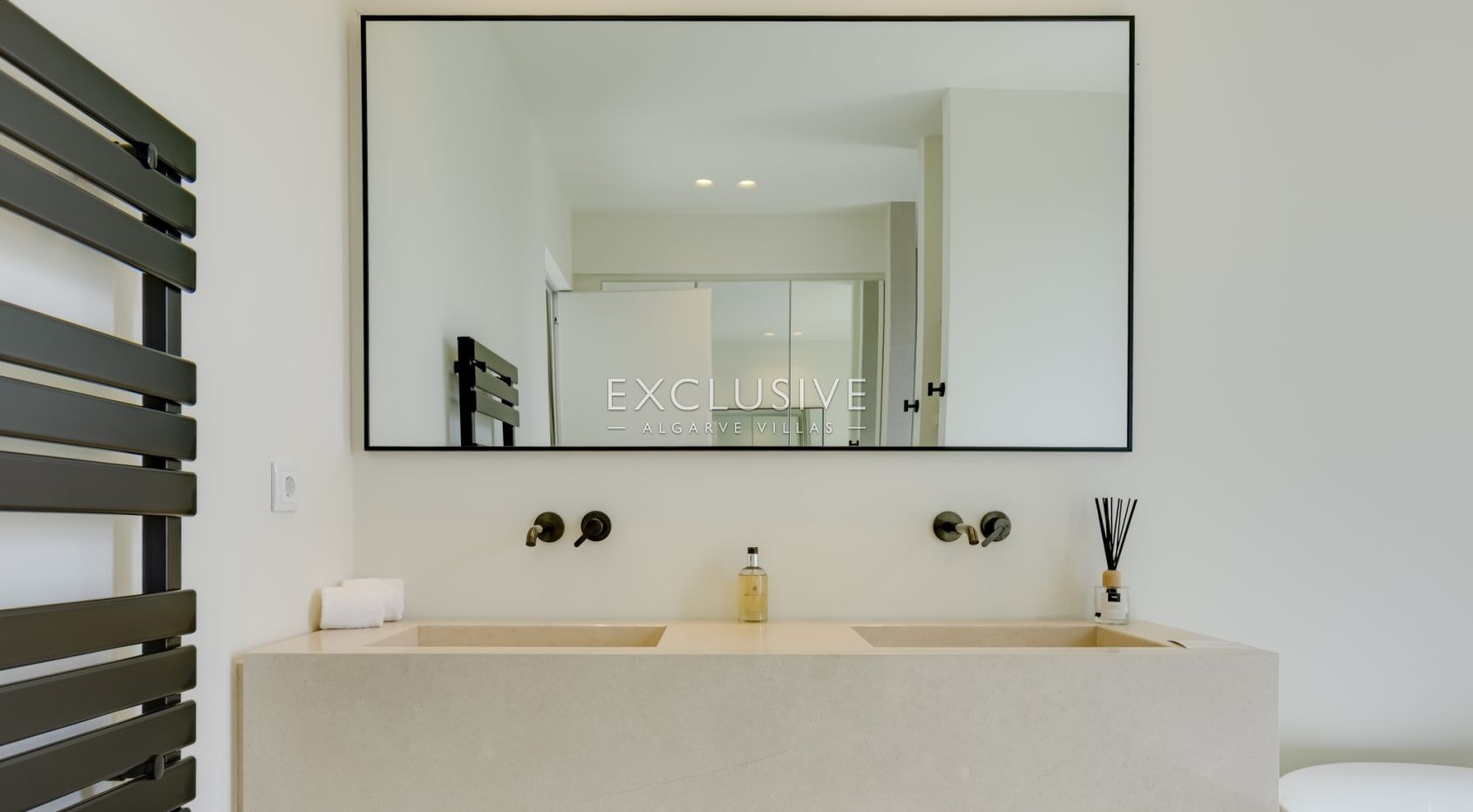 Discover a Stunning New 3-Bedroom Villa in Santa Bárbara de Nexe, Algarve