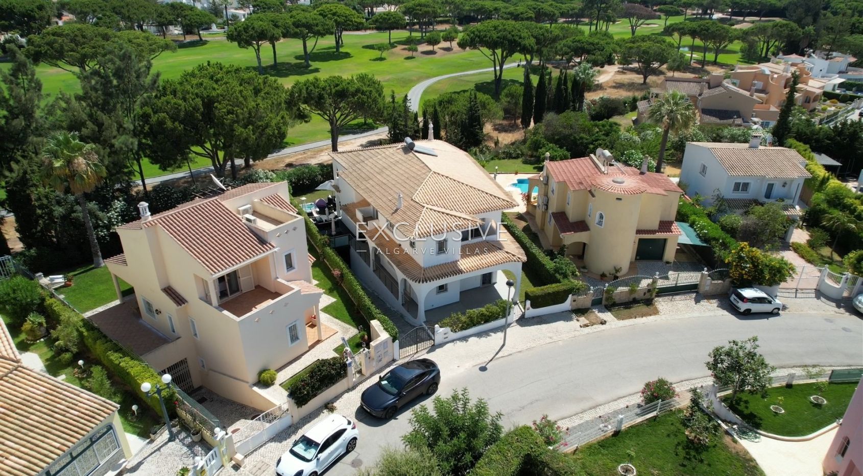 Buy a Frontline Golf Villa in Vilamoura Old Village