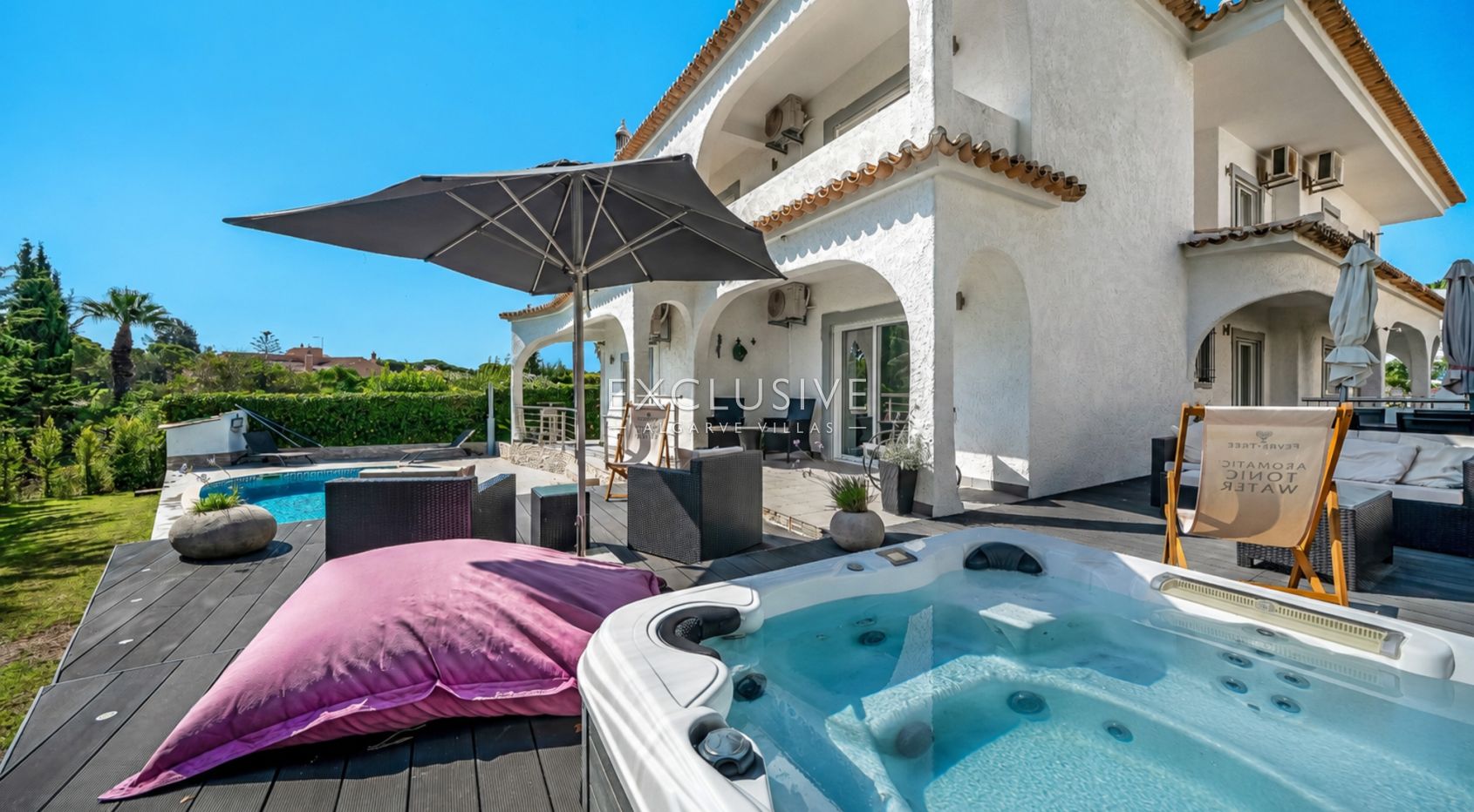 Buy a Frontline Golf Villa in Vilamoura Old Village