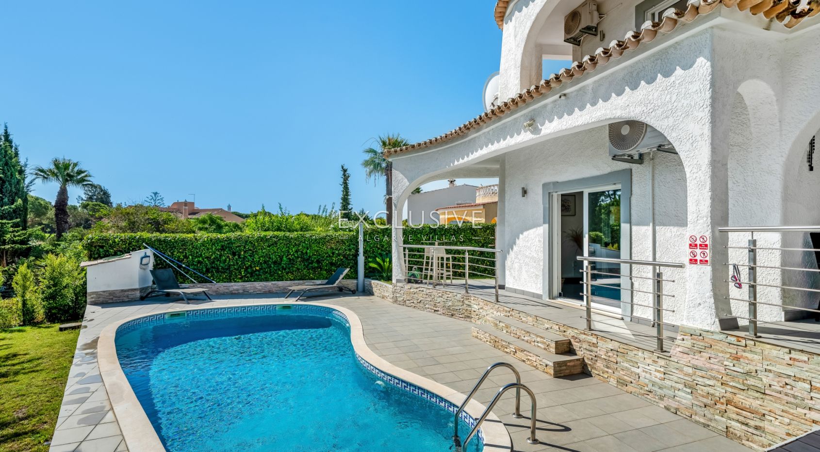Buy a Frontline Golf Villa in Vilamoura Old Village