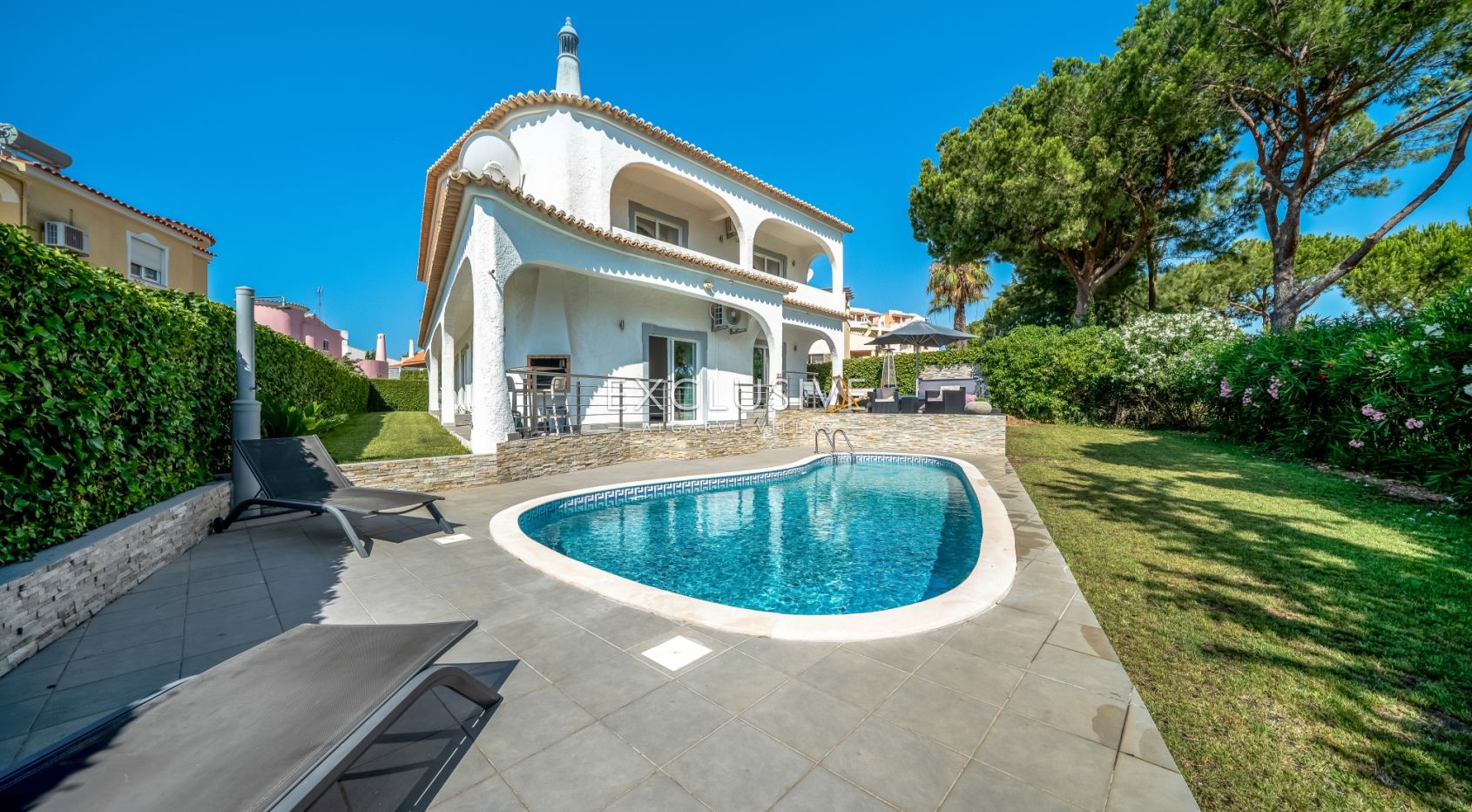 Buy a Frontline Golf Villa in Vilamoura Old Village
