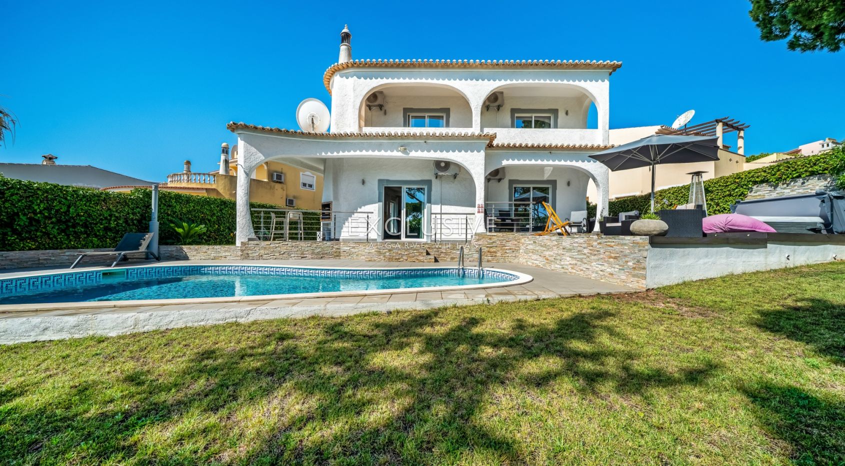 Buy a Frontline Golf Villa in Vilamoura Old Village