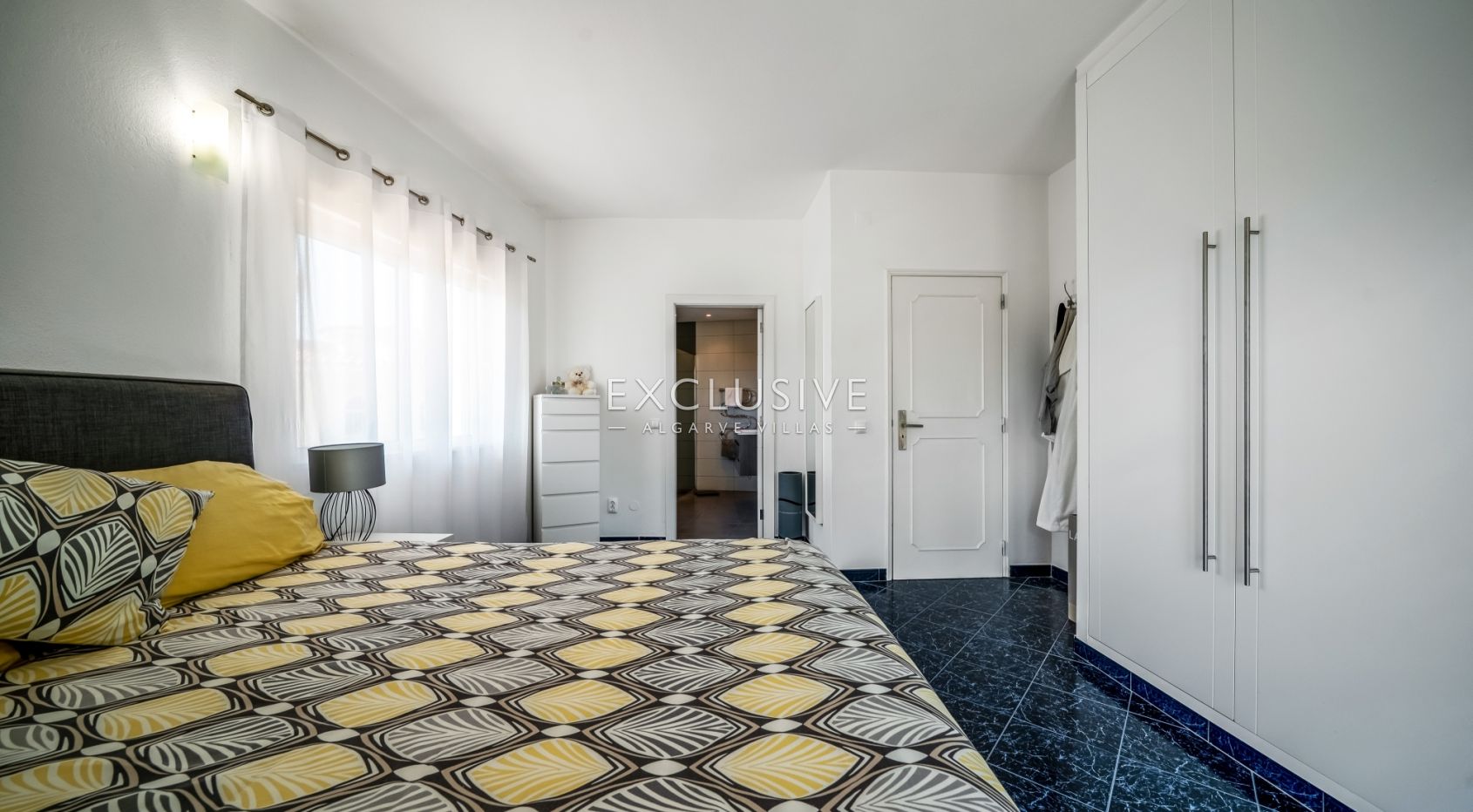 Buy a Frontline Golf Villa in Vilamoura Old Village