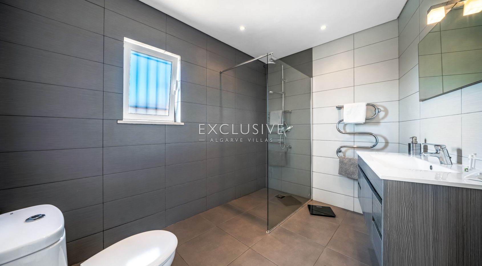 Buy a Frontline Golf Villa in Vilamoura Old Village