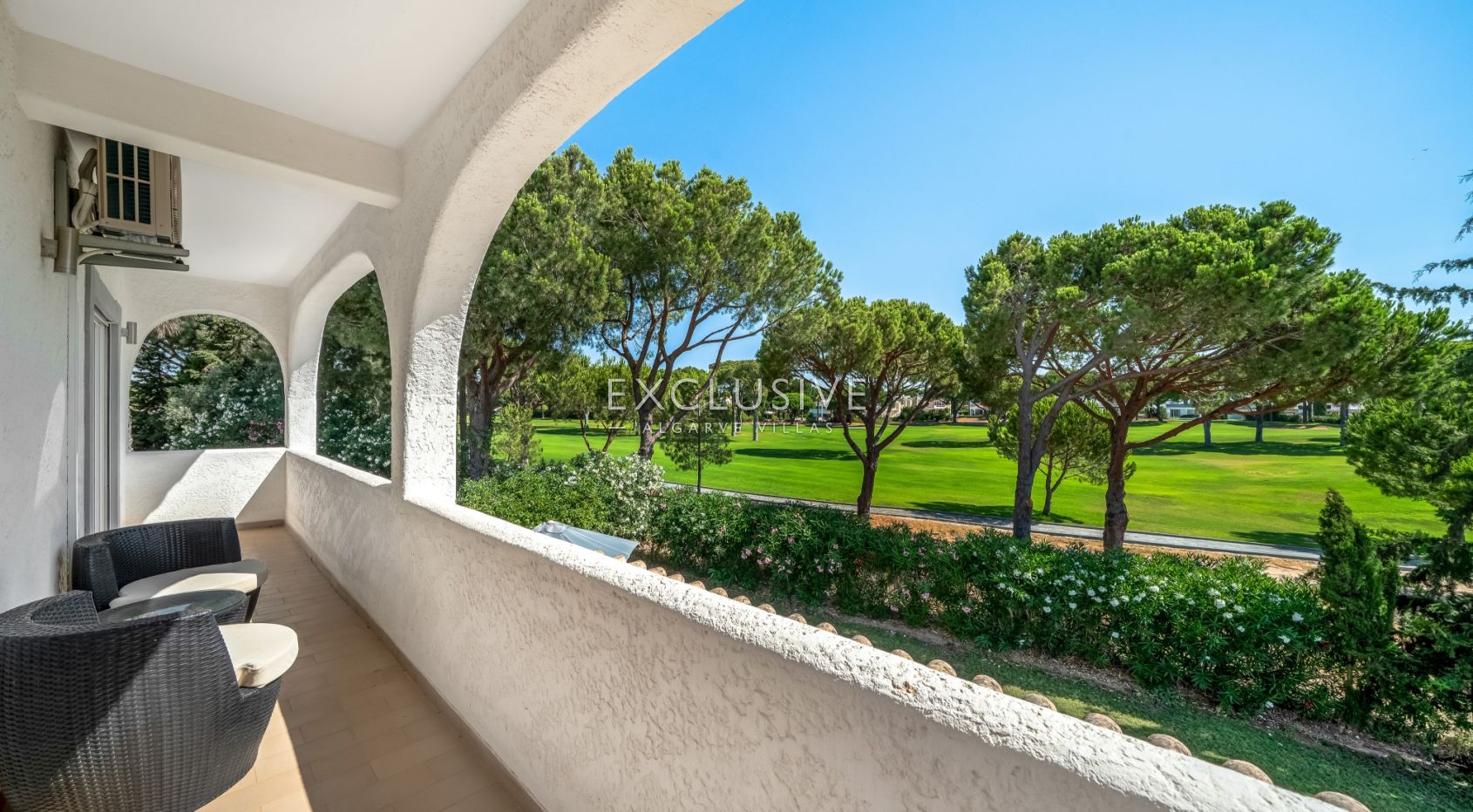 Buy a Frontline Golf Villa in Vilamoura Old Village
