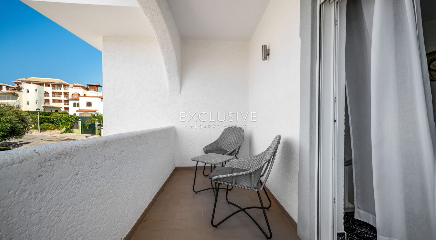 Buy a Frontline Golf Villa in Vilamoura Old Village