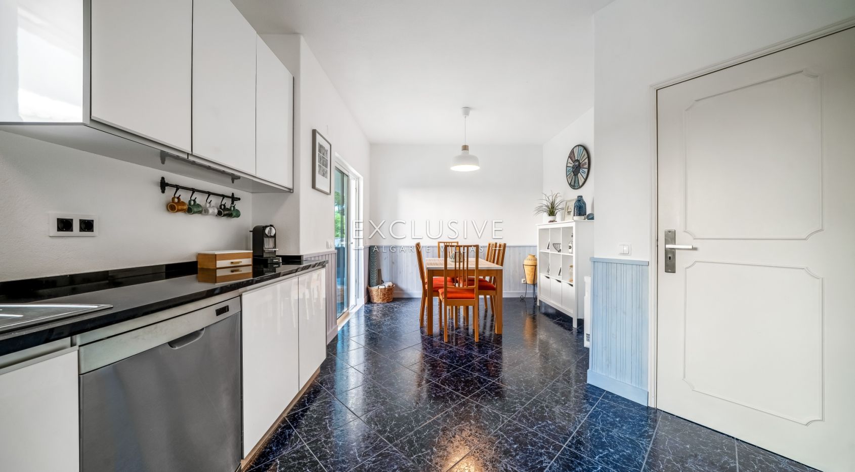 Buy a Frontline Golf Villa in Vilamoura Old Village