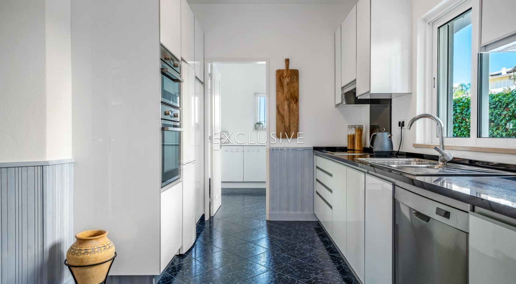 Buy a Frontline Golf Villa in Vilamoura Old Village