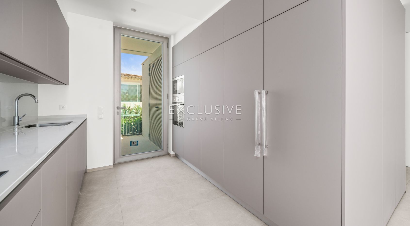 Brand-New 2+1 Bedroom Terraced Villa with Private Roof Terrace in Lagos, Algarve