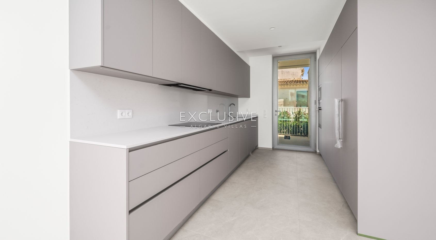 Brand-New 2+1 Bedroom Terraced Villa with Private Roof Terrace in Lagos, Algarve