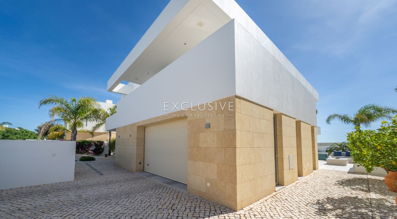 Beachfront Villa with Stunning Sea Views in Ponta da Piedade, Lagos