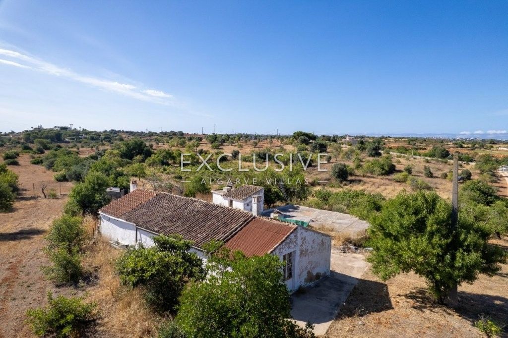 Plot of Land with ruins, sea and golf views near the golf in Lagoa, Algarve