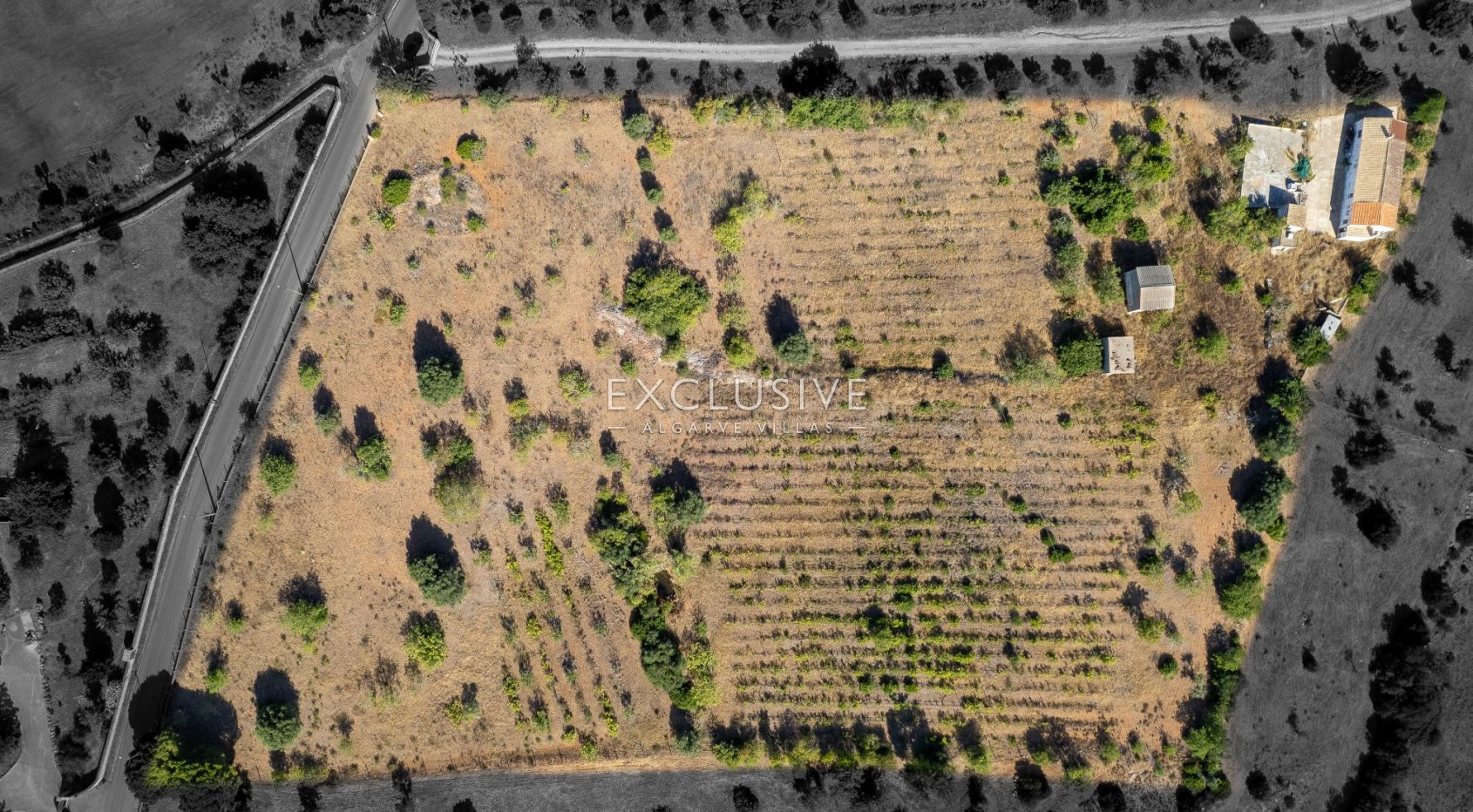 Plot of Land with ruins, sea and golf views near the golf in Lagoa, Algarve