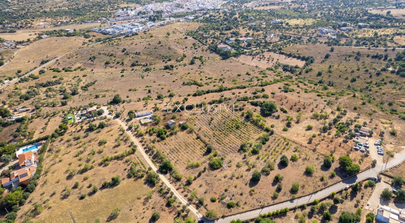 Plot of Land with ruins, sea and golf views near the golf in Lagoa, Algarve