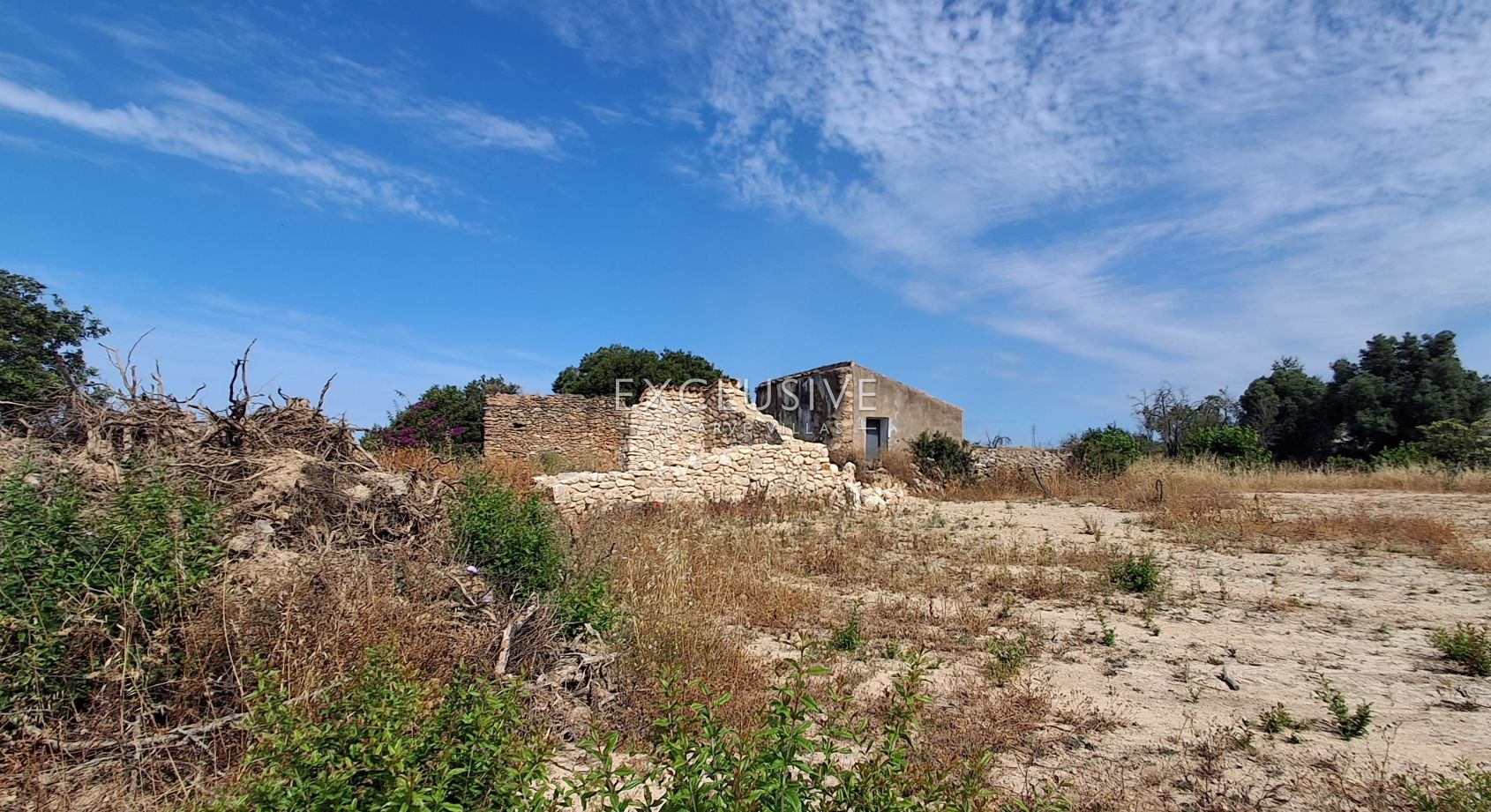 4 parcels of land with 2 Ruins, for construction of 2 properties with Seaviews Albufeira