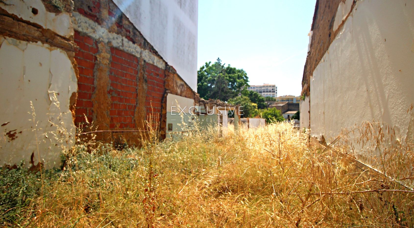 Plot to Build Townhouse with Garden and Pool in historic centre in Lagos, Algarve