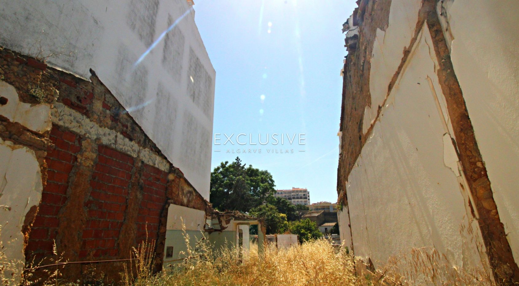 Plot to Build Townhouse with Garden and Pool in historic centre in Lagos, Algarve