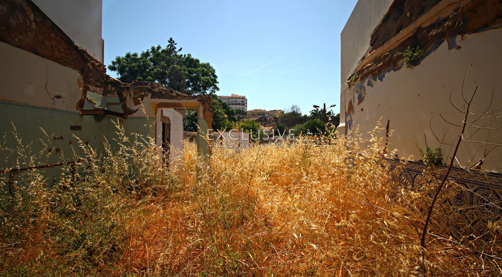 Plot to Build Townhouse with Garden and Pool in historic centre in Lagos, Algarve