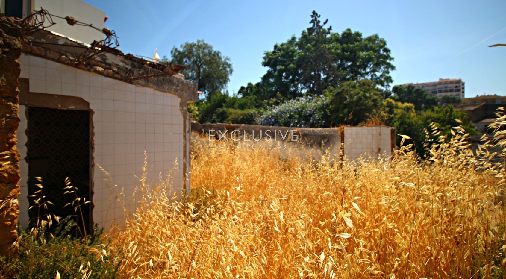 Plot to Build Townhouse with Garden and Pool in historic centre in Lagos, Algarve