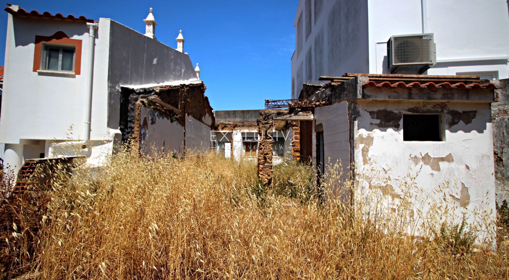 Plot to Build Townhouse with Garden and Pool in historic centre in Lagos, Algarve