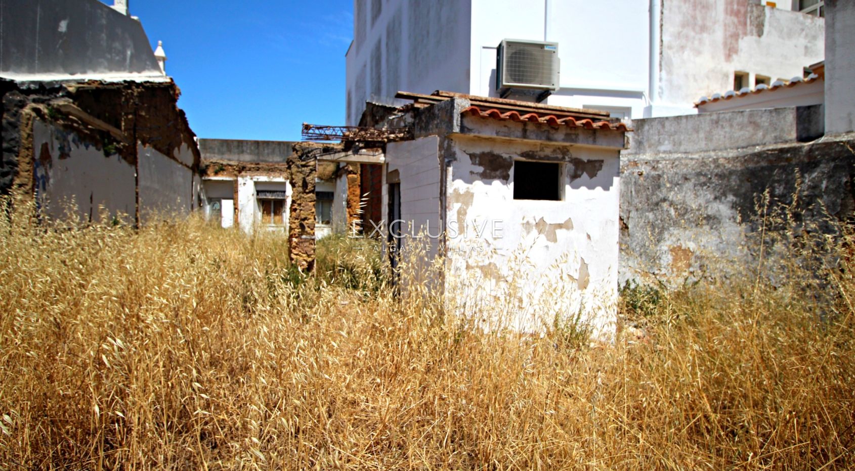 Plot to Build Townhouse with Garden and Pool in historic centre in Lagos, Algarve