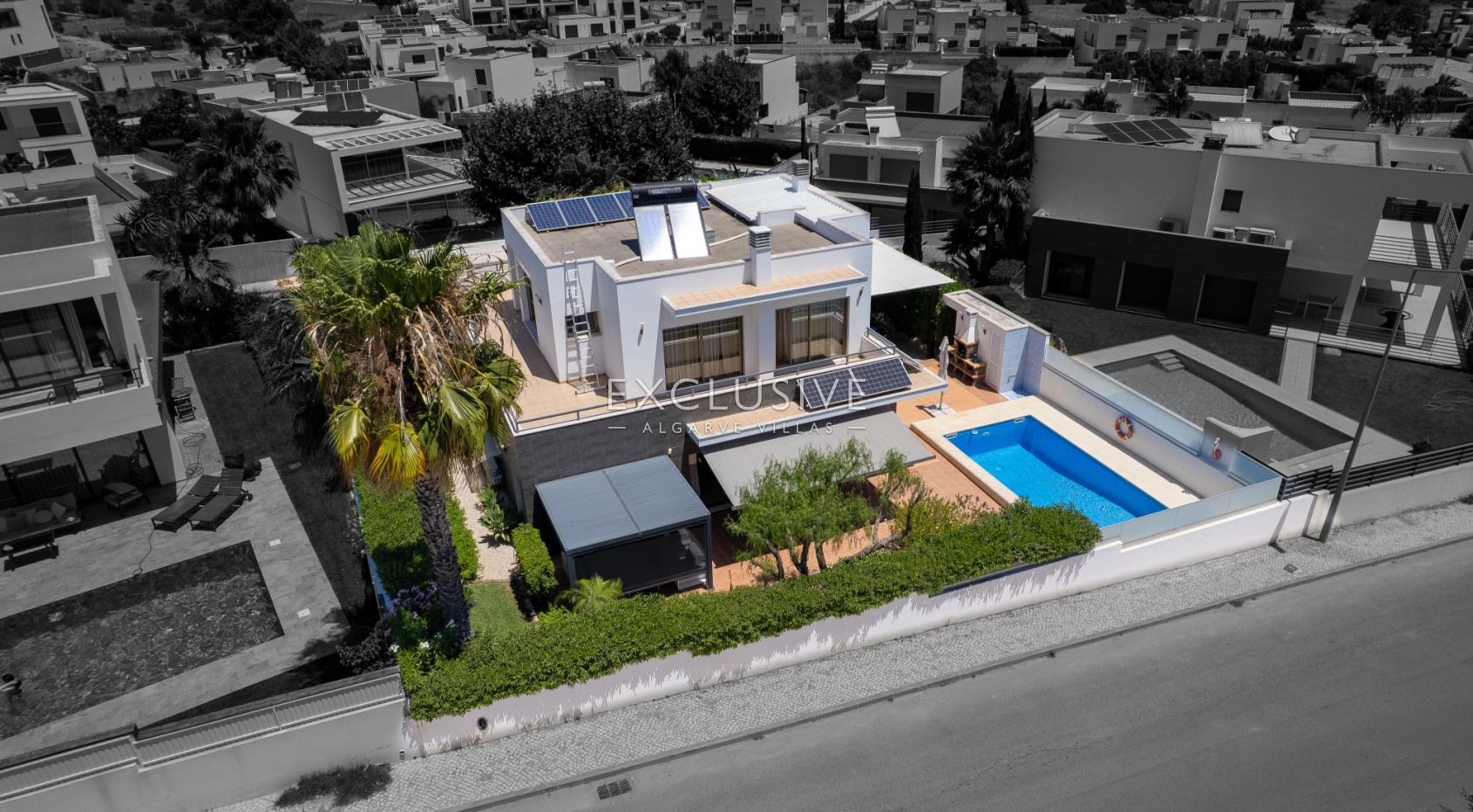 Modern 4-Bedroom Villa with Pool, beach & golf nearby, Alcantarilha, Algarve