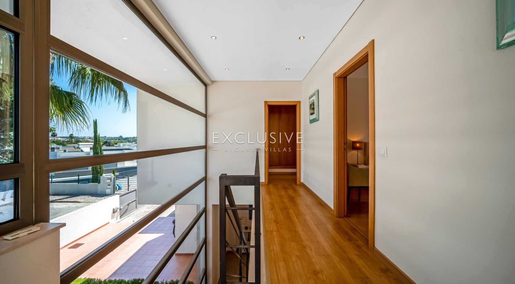 Modern 4-Bedroom Villa with Pool, beach & golf nearby, Alcantarilha, Algarve