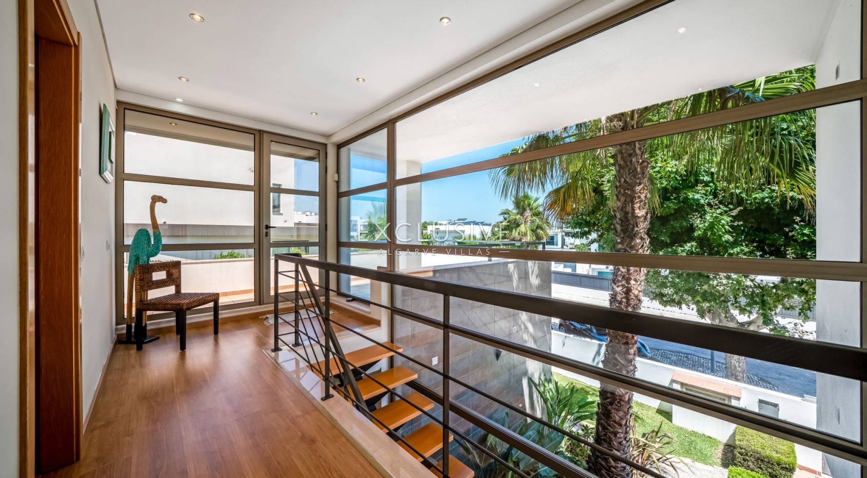 Modern 4-Bedroom Villa with Pool, beach & golf nearby, Alcantarilha, Algarve