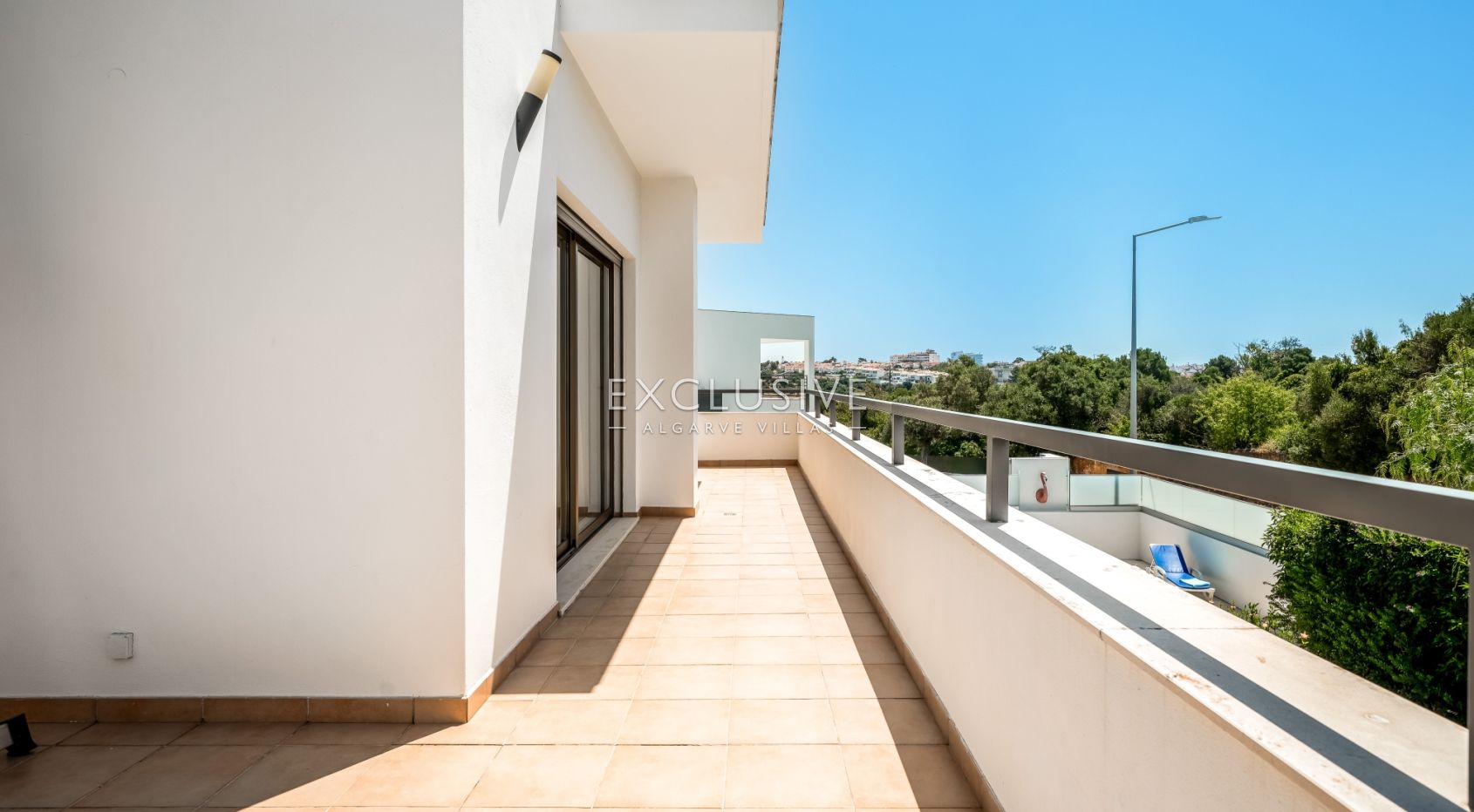 Modern 4-Bedroom Villa with Pool, beach & golf nearby, Alcantarilha, Algarve