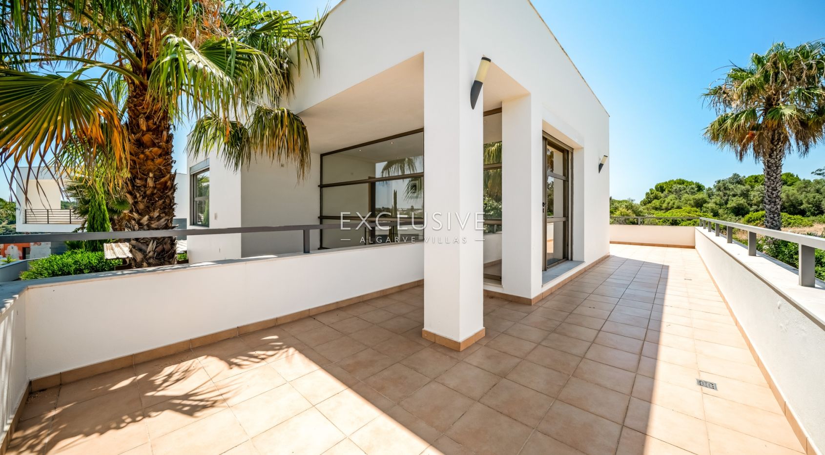 Modern 4-Bedroom Villa with Pool, beach & golf nearby, Alcantarilha, Algarve