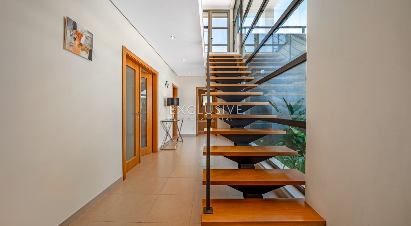 Modern 4-Bedroom Villa with Pool, beach & golf nearby, Alcantarilha, Algarve