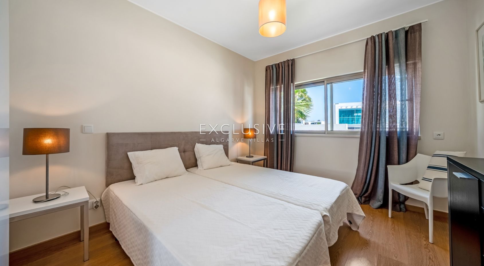 Modern 4-Bedroom Villa with Pool, beach & golf nearby, Alcantarilha, Algarve