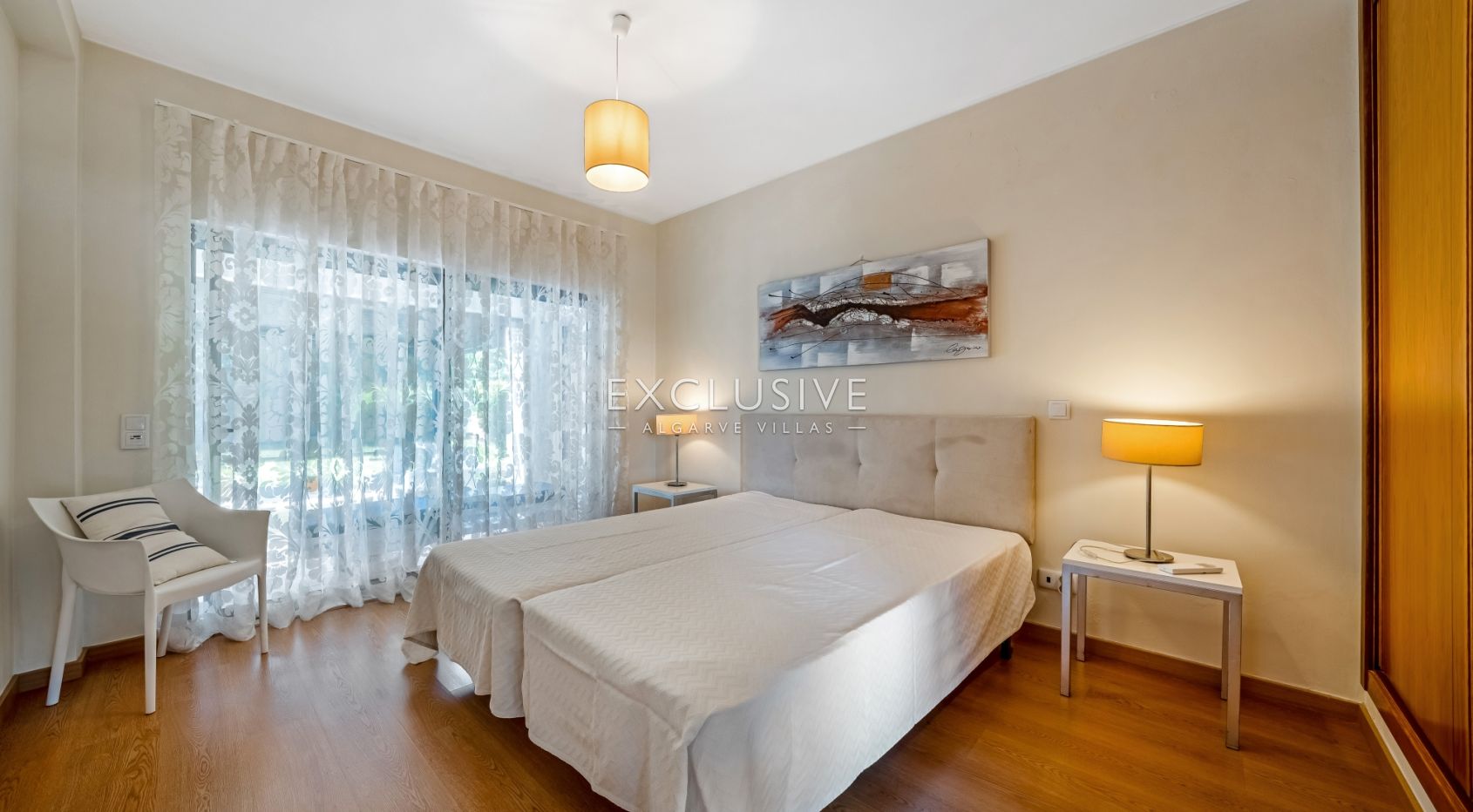 Modern 4-Bedroom Villa with Pool, beach & golf nearby, Alcantarilha, Algarve