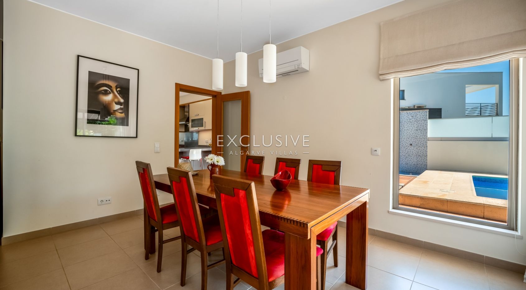 Modern 4-Bedroom Villa with Pool, beach & golf nearby, Alcantarilha, Algarve