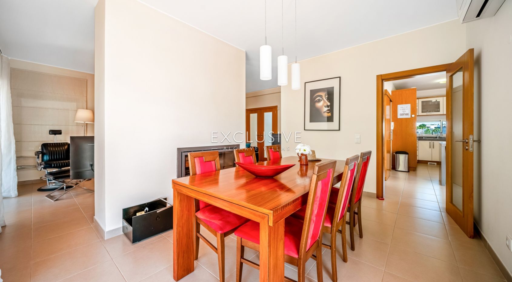 Modern 4-Bedroom Villa with Pool, beach & golf nearby, Alcantarilha, Algarve