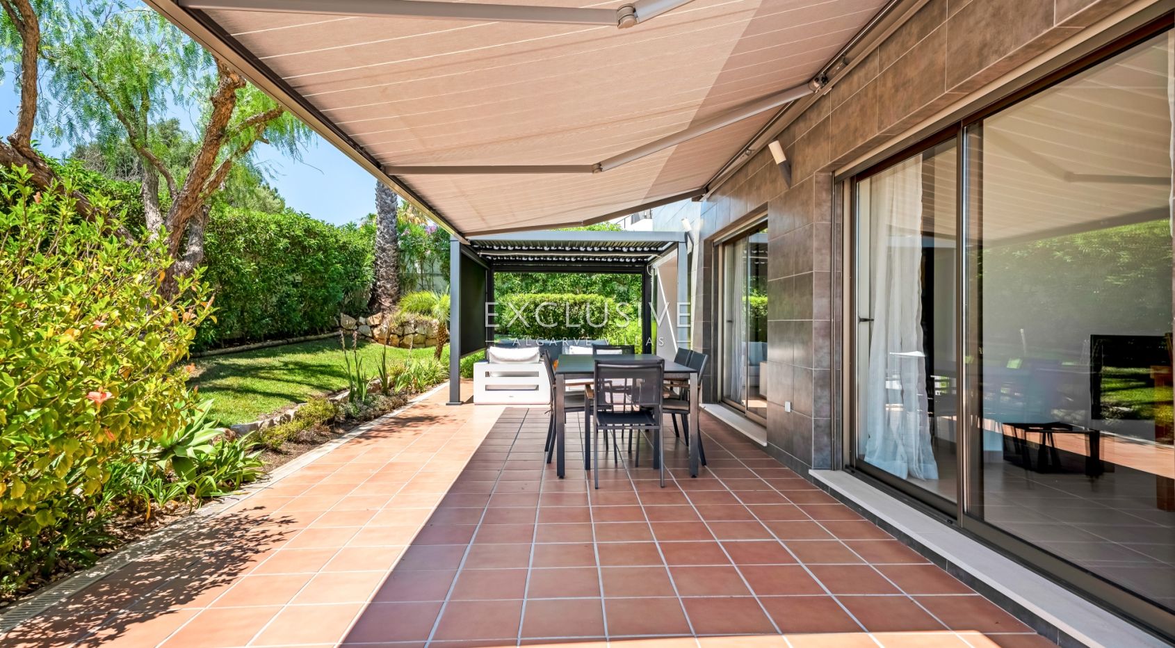 Modern 4-Bedroom Villa with Pool, beach & golf nearby, Alcantarilha, Algarve