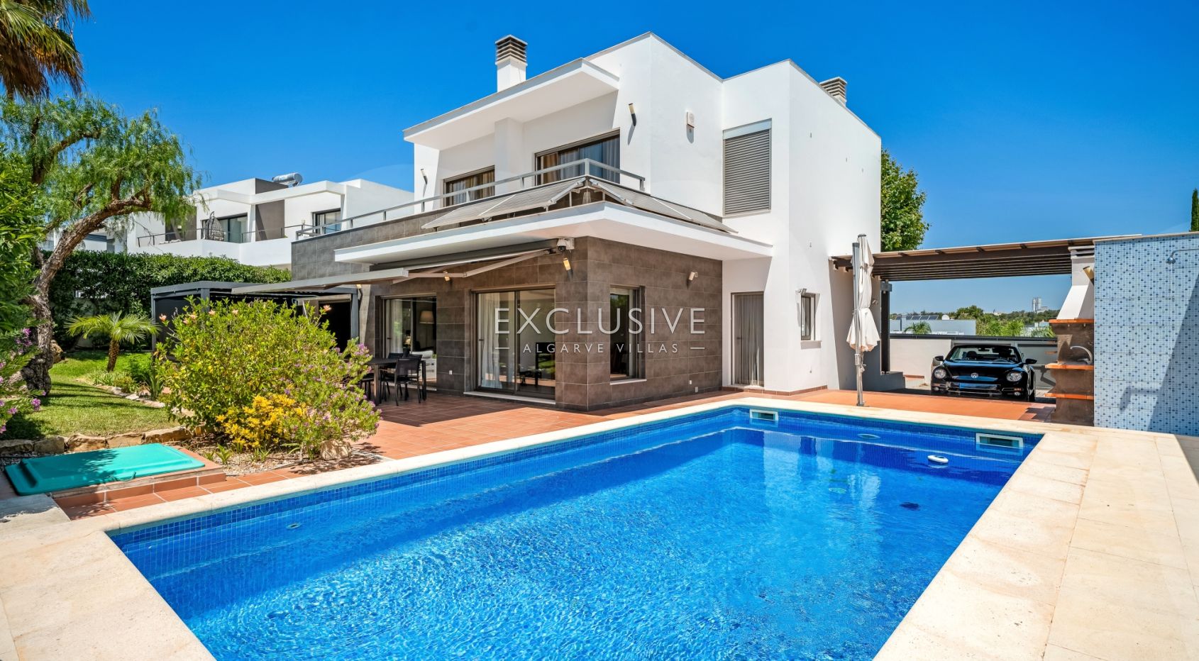 Modern 4-Bedroom Villa with Pool, beach & golf nearby, Alcantarilha, Algarve