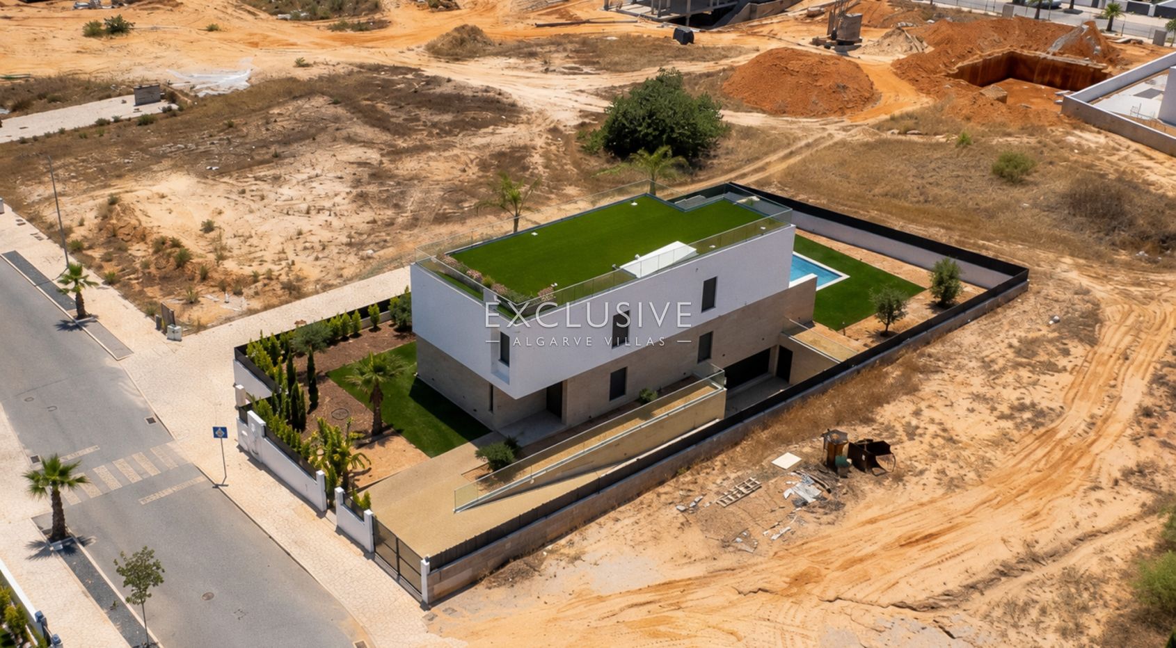 New 4-Bed Luxury Villa with Pool in Encosta Dourada, Pêra, Algarve
