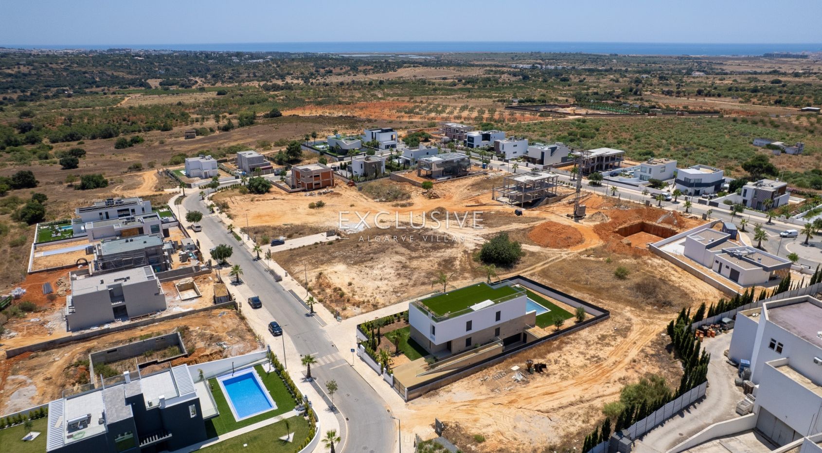 New 4-Bed Luxury Villa with Pool in Encosta Dourada, Pêra, Algarve