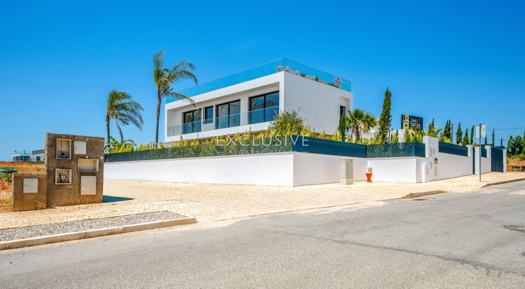 New 4-Bed Luxury Villa with Pool in Encosta Dourada, Pêra, Algarve