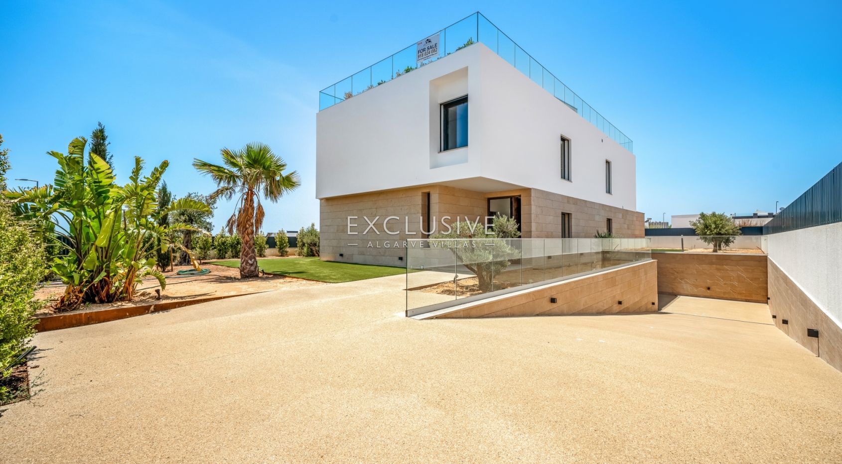 New 4-Bed Luxury Villa with Pool in Encosta Dourada, Pêra, Algarve