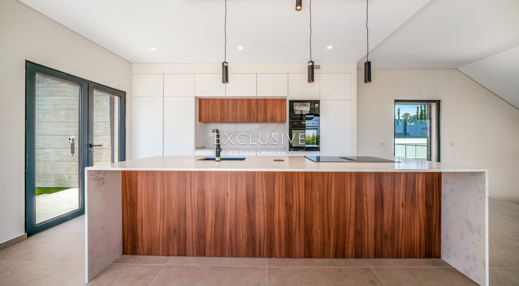 New 4-Bed Luxury Villa with Pool in Encosta Dourada, Pêra, Algarve