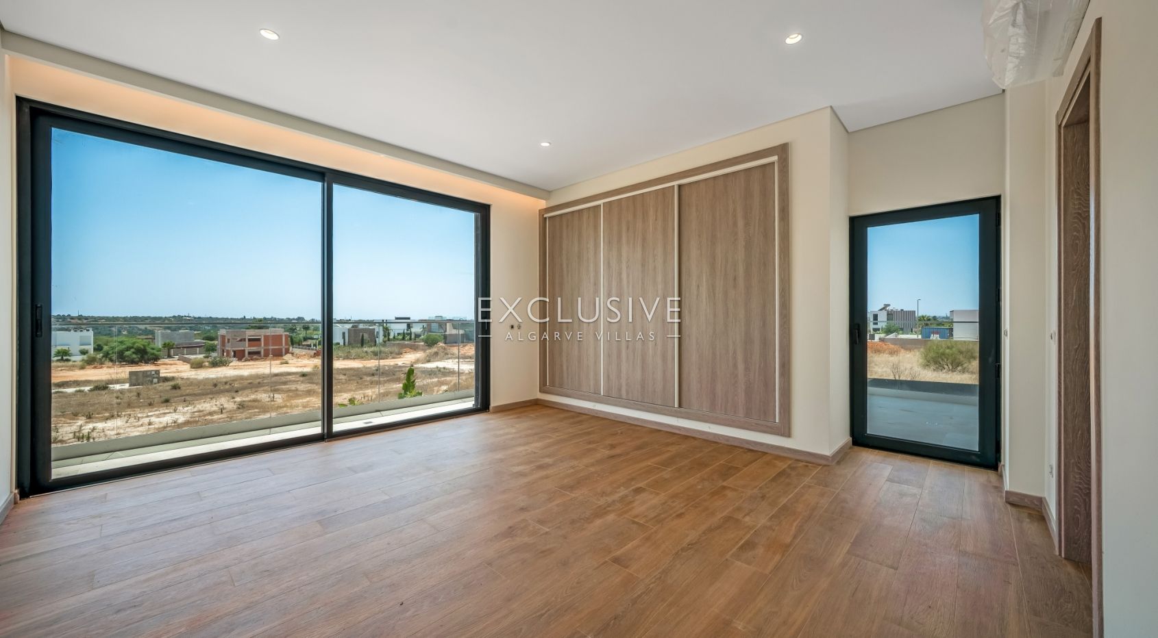 New 4-Bed Luxury Villa with Pool in Encosta Dourada, Pêra, Algarve