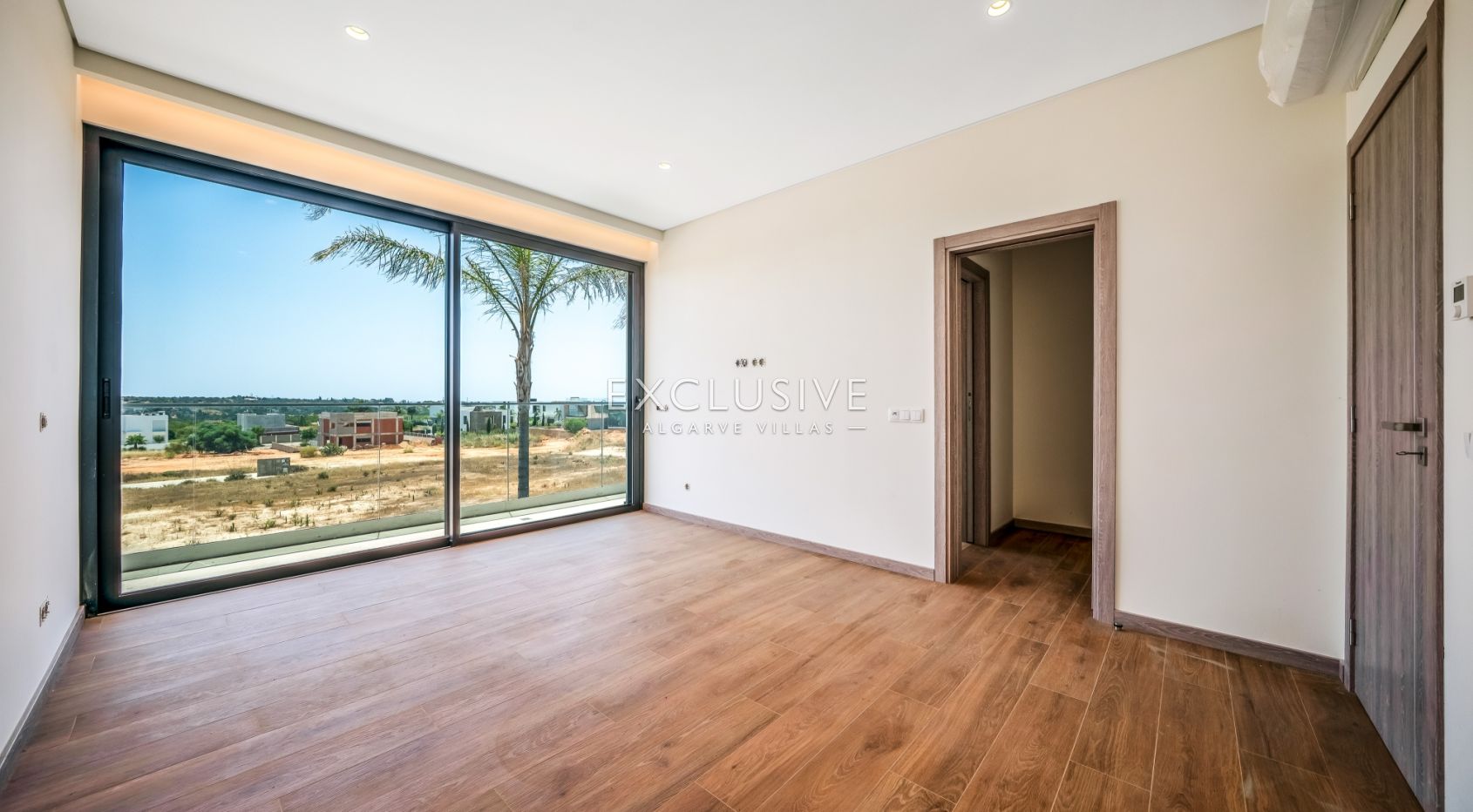 New 4-Bed Luxury Villa with Pool in Encosta Dourada, Pêra, Algarve